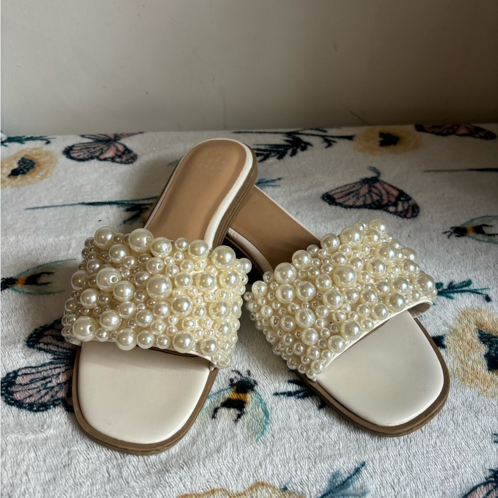 Elegant Pearl Embellished Cream Slides